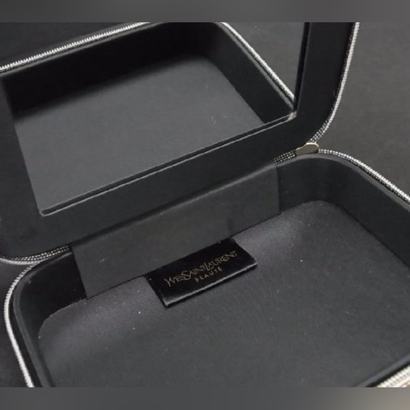 Yves Saint Laurent Patent leather pouch with mirror - Picture 4 of 4